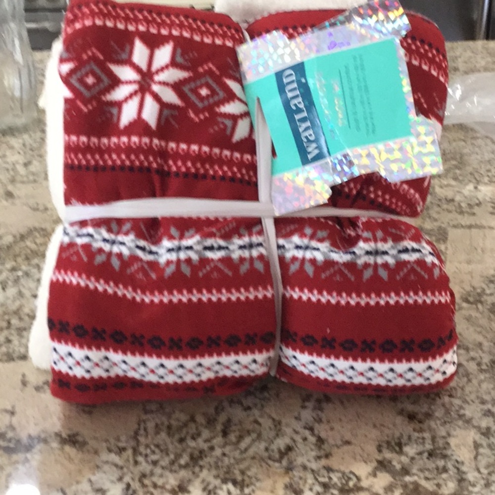 HolidayThrow set